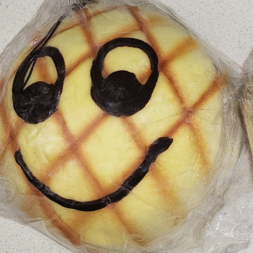 "Smiley face" Pineapple bread bun Pan Chocolate scented large squishy toy